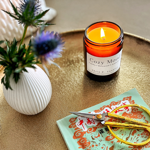 Handgefertigte Duftkerze aus Rapswachs mit ätherischen Ölen, nachhaltige Alternative zu Paraffin, ideal für Entspannung, Geschenke und stilvolle Deko.