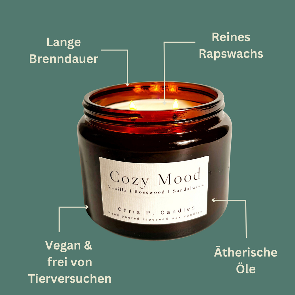 Die große Duftkerze von Chris P. Candles hat eine  lange Brenndauer. 3-Dochte bringen extra Wärme und Gemütlichkeit. Der warme Vanille-Duft ist besonders beliebt und bringt als Geschenk große Freude.