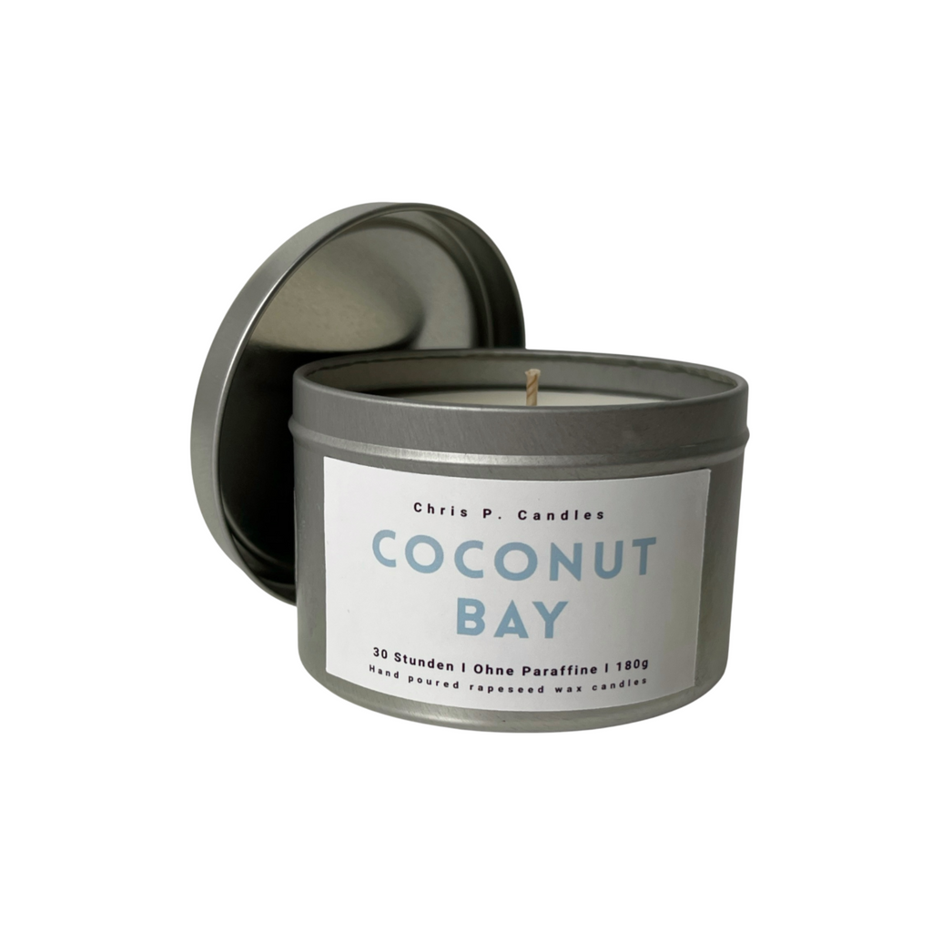 Coconut Bay Duftkerze mit exotischem Kokosduft, handgemacht in Berlin und vegan. Online bestellen und schöne Momente genießen oder zum Geburtstag verschenken.