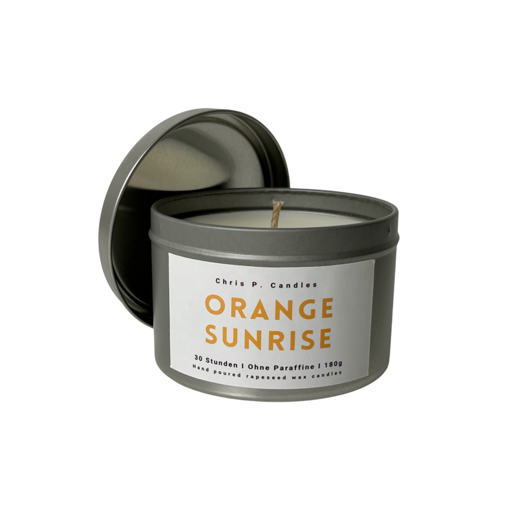 Bestelle die Orange Sunrise Duftkerze mit frischem Citrusduft für dein Bad oder für das Büro. Perfekt auch als Geschenk zum Geburtstag für die Großeltern oder für die beste Freundin.
